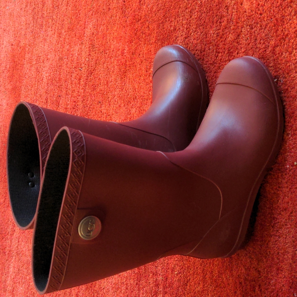 UGG Rain boots - muted matte red